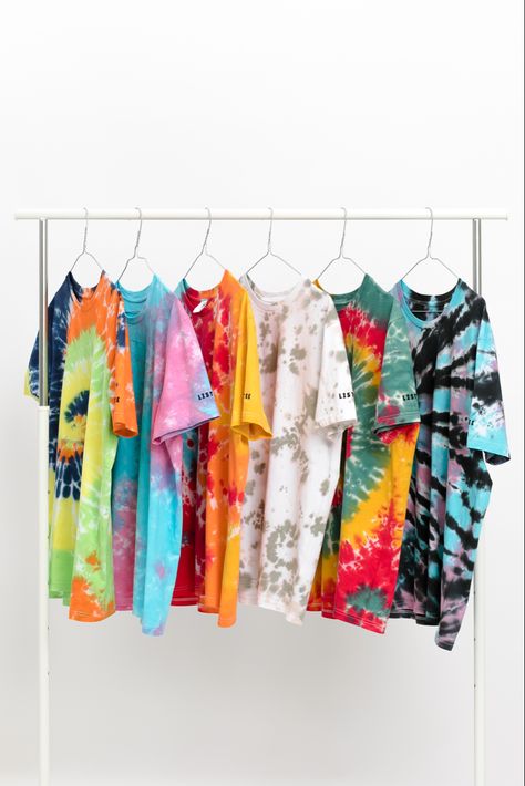 Idea for t-shirts collection photoshoot. Tie Dye Photoshoot, T Shirt Photoshoot, Tie Dye Crafts, How To Tie Dye, Dye Ideas, Tie Dye Shirts, Tie Dye T Shirts, Subscription Box, Boys Shirts