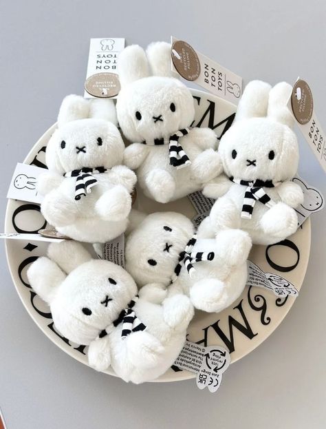 Miffy Stuff, Miffy Bunny, Kawaii Plushies, Cute Stuffed Animals, Cute Plush, Cute Characters, Cutie Patootie, Teddy Bears, Key Ring