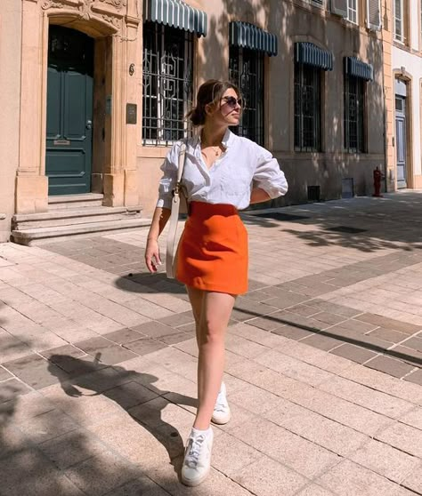 Orange Skirt Outfit Winter, Short Orange Skirt Outfit, Orange Mini Skirt Outfit, Orange Shorts Outfit, Outfit Escuela, Orange Ootd, Orange Skirt Outfit, Style Inspo 2023, Christmas Fashion Outfits