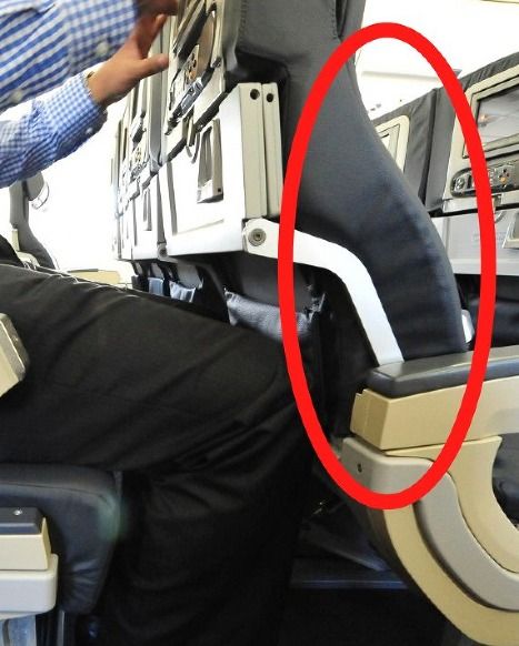 Seat recline does not affect tray table Airplane Hacks, Airport Hacks, Travel Hacks Airplane, Travel Tray, Fly Plane, Air Travel Tips, Easy Soup, Airline Travel, Long Haul Flight