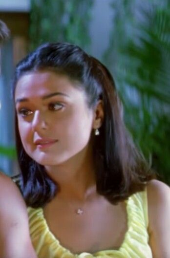 Throw back photo of Pretty zinta Preety Zinta 90s, Preity Zinta Aesthetic, Preity Zinta 90s, Har Dil Jo Pyar Karega, Pretty Zinta, Rani Mukherjee, Back Photo, Preity Zinta, 90s Bollywood