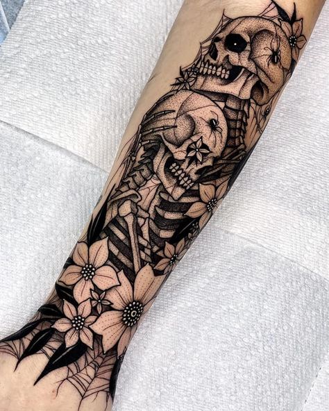 Tattoo Sleeve Themes, Halloween Sleeve, Halloween Tattoos Sleeve, Feminine Skull Tattoos, Emo Tattoos, Skull Rose Tattoos, Skull Sleeve Tattoos, Skull Sleeve, Tattoos Sleeve