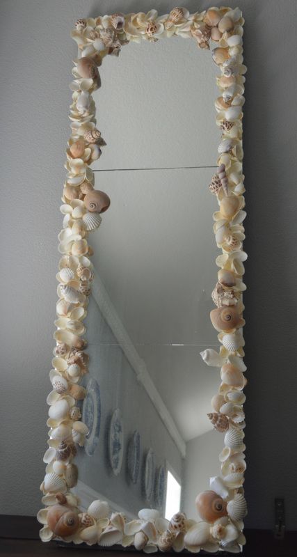 Coastal Living Mirror, Vintage Beach Room Decor, Authentic Room Decor, Diy With Shells Decor, Shells On Mirror Diy, Pretty Mirrors Bedroom Decor, Mirror With Seashells, Room Decor With Shells, Cute Beach Decor