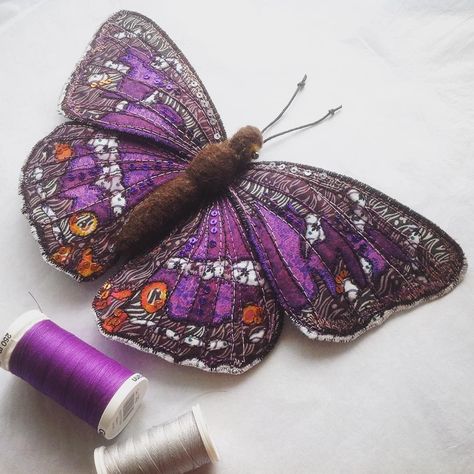 The Butterfly Effect: Stunning Textile Insects by Heather Everitt, фото № 24 The Butterfly Effect, Crochet Butterfly Pattern, Scrap Fabric Projects, Textile Art Embroidery, Creative Textiles, Textile Sculpture, Fabric Butterfly, Free Motion Embroidery, Butterfly Embroidery