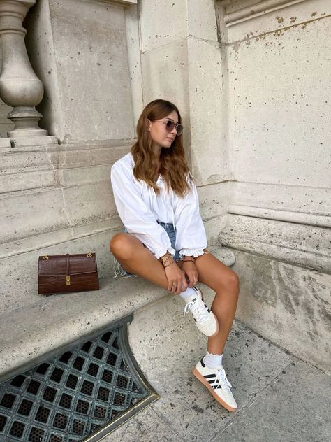 Samba Spring Outfit, French Sneakers Outfit, Beige Spezial Adidas Outfit, Sambae W Adidas Outfit, Adidas Spezial Summer Outfit, Adidas Gazelle Outfit Summer, Styling Adidas Spezial, Adidas Spezial Outfit Woman, Adidas Samba Outfit Women Summer