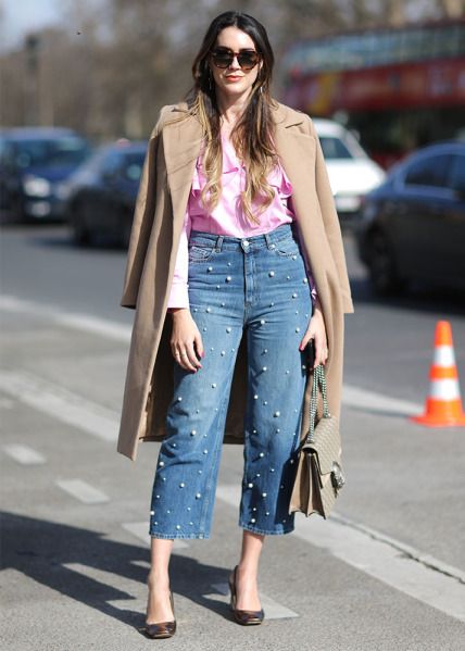 Best Paris Fashion Week Street Style Fall 17 | StyleCaster Jeans With Jewels, How To Style Baggy Jeans, Outfits Con Jeans, Looks Jeans, Moda Jeans, Paris Fashion Week Street Style, Outfits 2017, Popsugar Fashion, Outfit Jeans