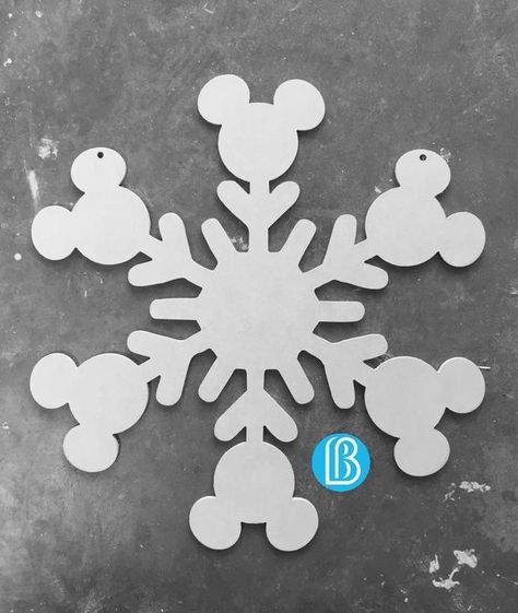 Mickey Mouse Snowflakes, Christmas Disney Decor, Mickey Christmas Decorations, Mickey Mouse Christmas Decorations, Mickey Mouse Navidad, Disney Christmas Decor, Mickey Snowflake, Disney Christmas Diy, Natal Do Mickey Mouse