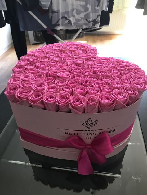 The Million Roses- Most beautiful flowers ever for my Birthday Thank You Natural Flower Centerpieces, Regalos Ideas, Million Roses, Rosen Box, Luxury Flower Bouquets, Flower Box Gift, Rose Arrangements, Fresh Flowers Arrangements, Flower Therapy