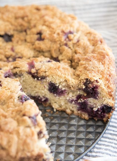 Blueberry Coffee Cake - This blueberry coffee cake is soft, sweet and loaded full of blueberries topped with the the best cinnamon sugary streusel crumble on top! Berry Crumble Cake, Blueberry Buckle Recipe, Blueberry Coffee Cake Recipe, Blueberry Crumb Cake, Blueberry Lavender, Streusel Cake, Blueberry Coffee, Blueberry Topping, Blueberry Coffee Cake