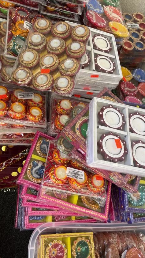 Diwali Market Snap, Diwali Shopping Snap, Fake Post, Diwali Shopping, Phone Emoji, Boomerang Video, Diwali Photos, 21st Birthday Photoshoot, Diwali Diya