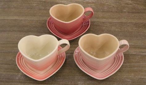 Heart Shaped Kitchen Utensils, Aesthetic Household Items, Heart Kitchen Accessories, Heart Shaped Kitchenware, Cupids Club, Heart Shaped Things, Heart Plates, Heart Kitchen, Heart House