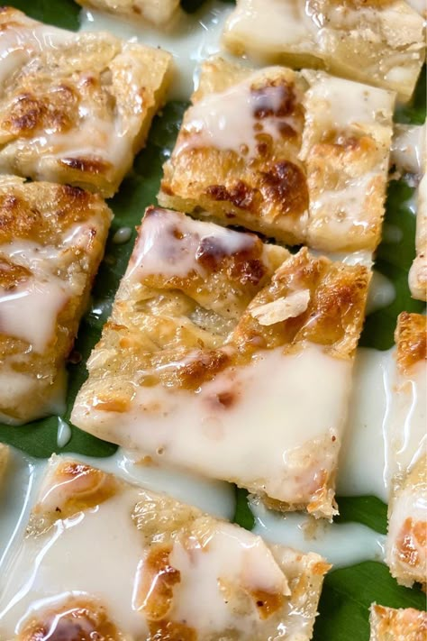 Close-up of Thai roti dessert drizzled with condensed milk. Thai Roti Recipe, Thai Roti, Thai Dessert Recipes, Thai Dessert Recipe, Bua Loy, Thai Cuisine Recipes, Jungle Curry, Thai Recipes Dessert, Asian Deserts