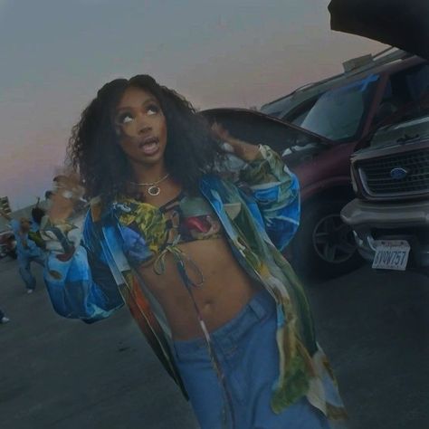 💭❤❤ Sza Hit Different, Sza Singer, Hit Different, Normal Girl, Fav Celebs, Female Artists, Favorite Celebrities, Celebrity Crush, Pretty Woman