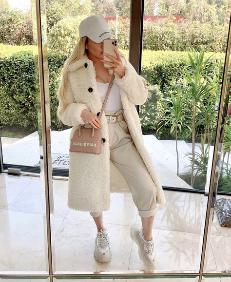 Cream Teddy Coat Outfit, Teddy Coat Outfit, Winter Fashion Outfits Casual, Coat Outfit, Outfits Petite, Teddy Coat, Baddie Outfits Casual, Autumn Outfit, Cozy Fashion