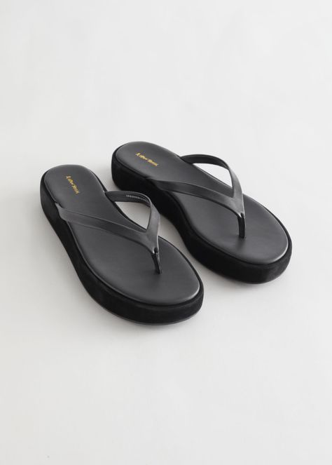 Chunky Flip Flop Sandals - Black - Flat sandals - & Other Stories US Black Sandals Flat, Pretty Sandals, Shoe Wishlist, Flatform Sandals, Jelly Shoes, Swag Shoes, Cute Sandals, Footwear Design Women, Designer Sandals