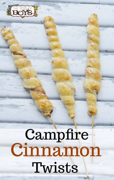 Camping Hacks With Kids, Camping Illustration, Simple Camping, Campfire Desserts, Camping Bedarf, Backyard Bonfire, Camping Desserts, Cinnamon Twists, Fire Food