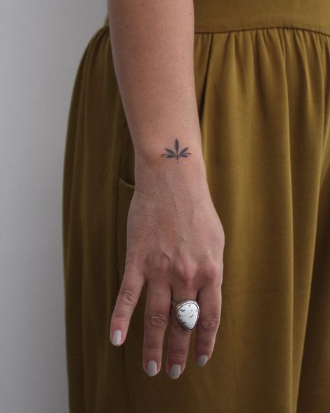 Tiny lotus flower on the wrist - Tattoogrid.net Tattoo Ornament, A Small Tattoo, Handpoke Tattoo, Inspiration Tattoos, Cat Tattoos, Small Girl Tattoos, Small Meaningful Tattoos, Disney Tattoo, Tiny Tattoo