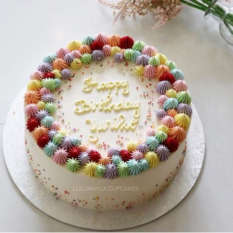 Creative Cake Decorating, Easy Cake Decorating, Cake Decorating Designs, Pretty Birthday Cakes, Kue Ulang Tahun, Cute Birthday Cakes, Cake Inspo, Birthday Cake Decorating, Rainbow Cake