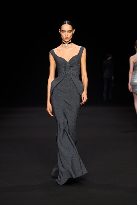 Chiara Boni La Petite Robe Fall 2024 Ready-to-Wear Collection at Milan Fashion Week Fashion Week Outfit, Formal Evening Wear, Chiara Boni, Show Collection, Gala Events, Fall Winter 2024, Lady Grey, Glamour Fashion, Formal Outfit