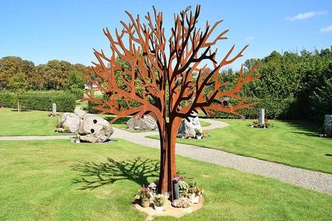 Tree Sculpture Installation, Tree Sculpture Outdoor, Ghibli Sculpture, Memorial Tree Ideas, Metal Tree Sculpture, Memorial Tree, Fountain Park, Tree Structure, Geometric Trees