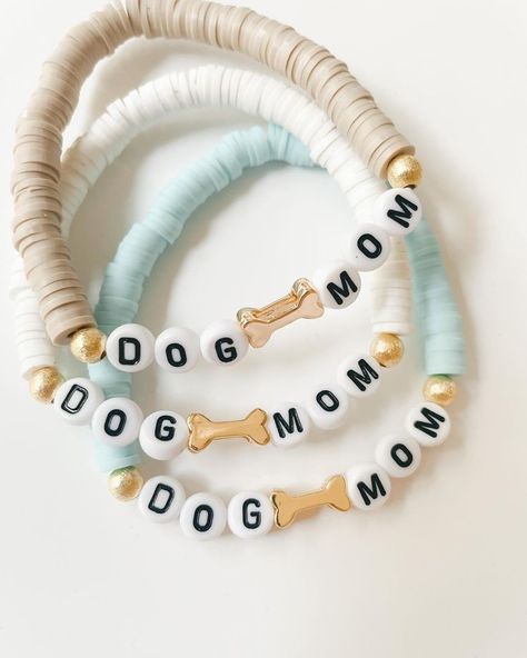 Mom Heishi Bracelet, Dog Mom Bracelet Stack, Dog Mom Jewelry, Nurse Bracelet Diy, Dog Mom Crafts, Lay Bead Bracelet Ideas, Clay Bead Bracelets Diy, Summer Heishi Bracelets, Clay Bead Design Ideas