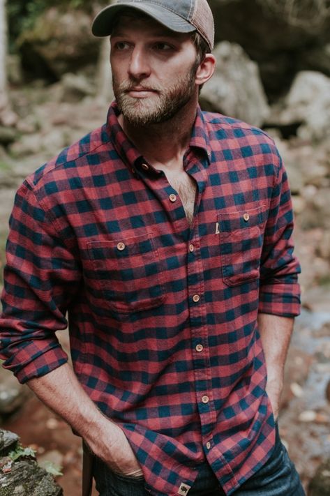 Lumberjack Men, Country Mens Fashion, Lumberjack Style, Buffalo Plaid Flannel, Flannel Outfits, Rugged Men, Cheap Mens Fashion, Stylish Mens Fashion, Hipster Man