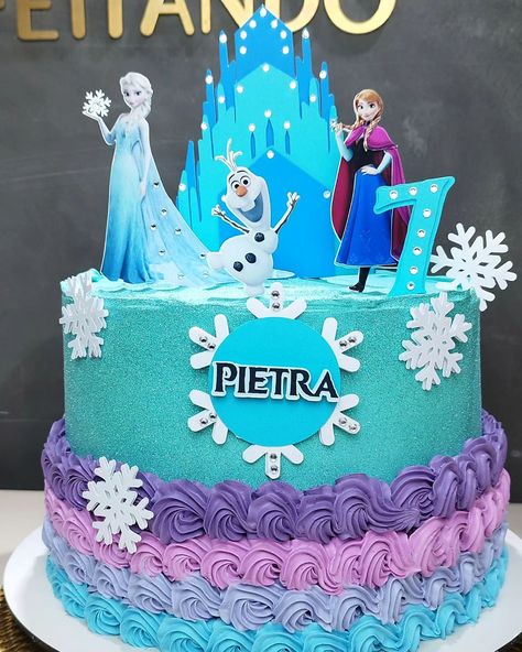 Bolo Frozen é um tema que a alegria das crianças. Comemore com a WE confeitando 🤍 #boloazultiffany #bolofrozen #temafrozen #frozen #bolochantilly #chantininho #cakerosa Bolos , bolo Frozen, Frozen , bolo chantilly e Niterói Bolo Frozen, Frozen Frozen, Frozen, Cake