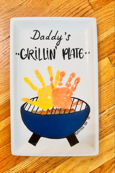 Bbq Plates, Diy Bbq, Gifts For Hubby, First Time Dad, Cheap Crafts, Holiday Painting, Daycare Crafts, Craft Paint, Plate Crafts