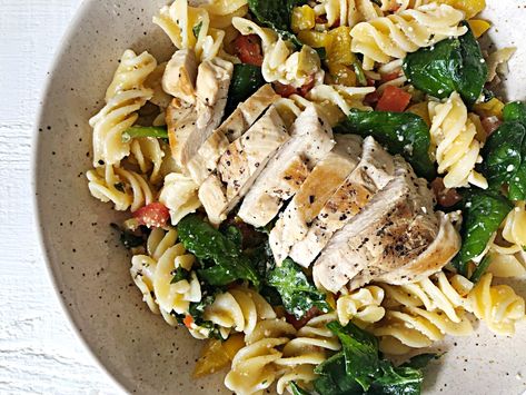 Low Fodmap Pasta Salad, Low Fodmap Salads, Fodmap Pasta Salad, Low Fodmap Pasta, Fodmap Lunch, Low Fodmap Chicken, Fructose Free, Pasta Salad Dressing, Ibs Recipes