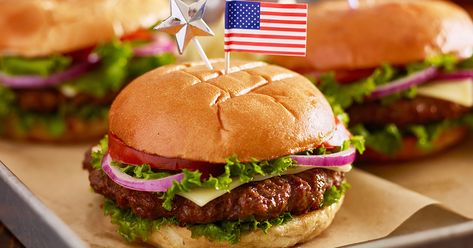 4th of July Burgers Goat Cheese Burger, Summer Barbecue Food, Southwest Burger, American Burgers, Bbq Menu, Bacon Burger, Spiralizer Recipes, Hamburger Recipes, Fast Food Chains