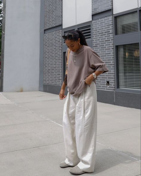 Baggy Neutral Outfit, Modest Fits For Summer, Oversize Pants Outfit Women, Oversized Tee Outfit, Back Outfit, Pajamas Winter, Stile Hijab, Casual Chic Outfits, Home Wear Women