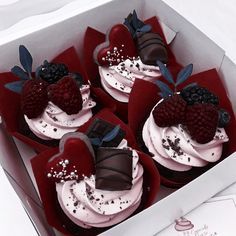 Flower Aesthetic Dark, Red Snacks, Red Desserts, Red Cupcakes, Red Drinks, Aesthetic Ocean, Red Cake, Cherry Wine, Black Food