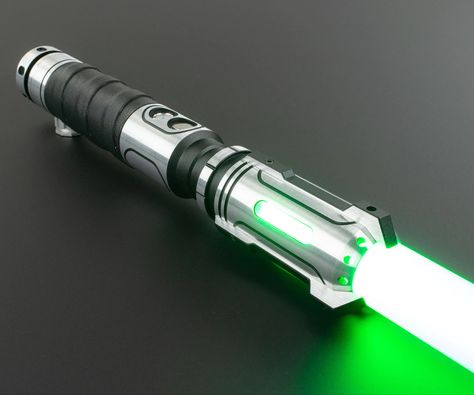 leah’s first lightsaber Lightsaber Forms, Green Lightsaber, Custom Lightsaber, Lightsaber Design, Sabre Laser, Lightsaber Hilt, Jedi Sith, Star Wars Characters Pictures, Star Wars Light Saber