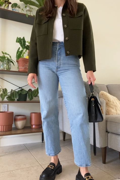 Black Jeans And Cardigan Outfit, Black Cardigan Outfit Spring, Style Cropped Cardigan, Collared Cardigan Outfit, Betty Cardigan Outfit, Cardigan Outfit Black, Green Cardigan Outfit Winter, Betty Cardigan, Black Cropped Cardigan Outfit