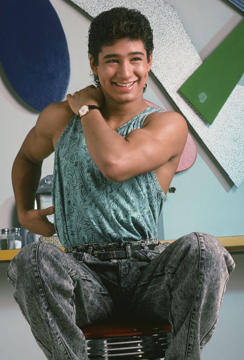 17 Reasons AC Slater Is a Stud in Every Sense of the Word Mark Paul Gosselaar, Elizabeth Berkley, Kelly Kapowski, Zack Morris, Mario Lopez, Latino Men, Saved By The Bell, Young Actors, Gongs