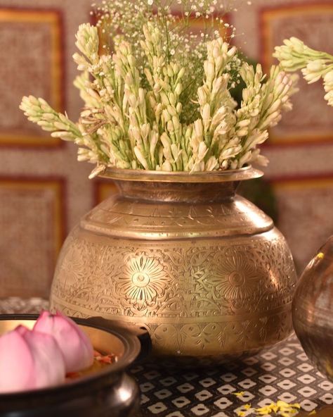 Add a touch of timeless elegance to your home with these exquisite vintage treasures, perfect for showcasing your favorite greenery in style.🪴 Brass planters, planters, brass, vintage, home decor, decor, vintage decor Brass Planters, Bear Candle, India Home Decor, Instagram Add, Aesthetic Candles, Brass Planter, Candle Favors, Extreme Heat, Antique Decor