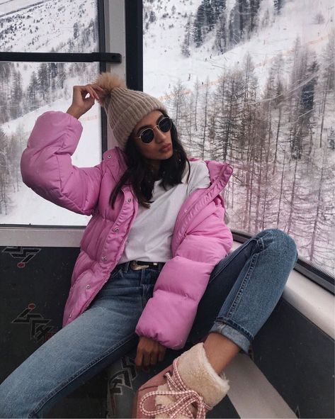 Korean Winter Fashion Outfits, Pink Puffer Jacket Outfit, Puffer Outfit, Winter Jacket Outfits, Pink Puffer Jacket, Chicago Outfit, Puffer Jacket Outfit, Blue Puffer Jacket, Puffer Parka