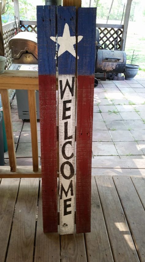 4th Of July Welcome Porch Signs, 4th Of July Wood Signs Diy Projects, Patriotic Porch Leaners, Patriotic Welcome Signs Front Porches, Porch Signs Ideas, Patriotic Signs Wooden, 4th Of July Wood Crafts, Patriotic Yard Decor, Patriotic Porch Signs