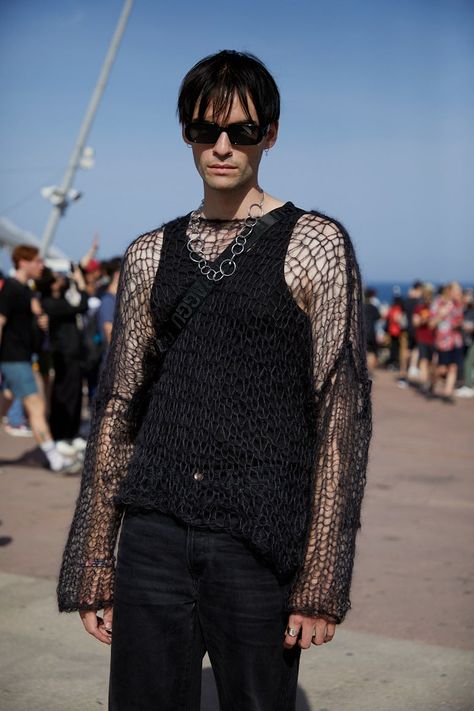 Primavera Sound 2022 Street Style: Mesh, Florals & Bold Prints Mens Festival Wear, Sheer Top Outfit, Bonnaroo Outfits, Mesh Top Outfit, Brown Lace Top, Rave Men, 2022 Street Style, Rave Fit, Dress Over Jeans