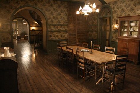 American Horror Story Roanoke, Paradis Sombre, Creepy Houses, Victorian Interior, House Dining Room, Victorian Interiors, Horror House, House On A Hill, Horror Story