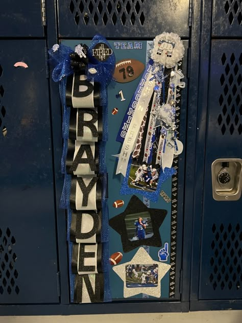 Homecoming Locker Decorations Cheer, Hoco Locker Decorations, Hoco Locker Decorations Football, Varsity Football Locker Decorations, Decorating Lockers For Sports, Locker Decorations For Sports Football, Decorate Football Locker Ideas, Homecoming Locker Decorations Football, Senior Football Locker Decorating Ideas