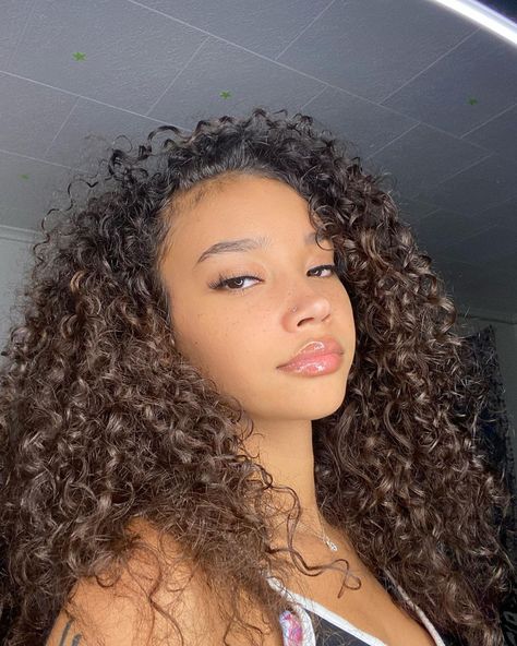 Light Brown Skin, Brown Curly Hair, Curly Hair Women, Curly Girl Hairstyles, Curly Girl, Light Skin, Aesthetic Hair, Pretty Hairstyles