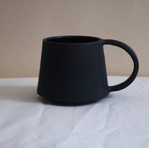 Espresso Cups Ceramic, Grey Mugs, Unique Home Accessories, Pottery Handbuilding, Boho Shops, Black Mug, Ceramic Design, Sculpture Clay, Pottery Mugs