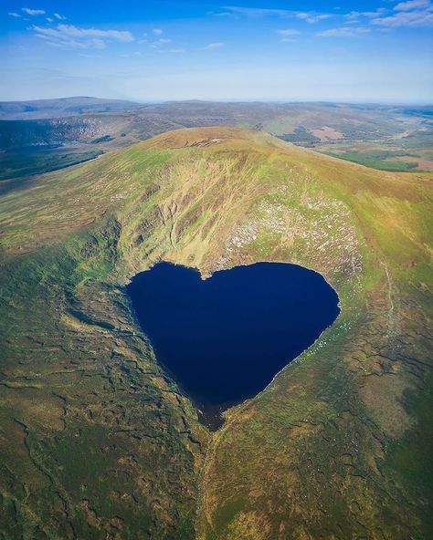 Places In Ireland, Wicklow Mountains, Scenic Places, Heart In Nature, County Wicklow, Armchair Travel, Love Ireland, Visit Ireland, Ireland Travel