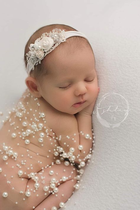 Pearl Newborn Pictures, Luxury Newborn Photography, Fairytale Newborn Photography, Newborn Photography Girly Black, Newborn Baby Photography Girly, Disney Newborn Pictures, Newborn Baby Girl Photoshooting Ideas, Baby Theme Photoshoot, Editorial Maternity