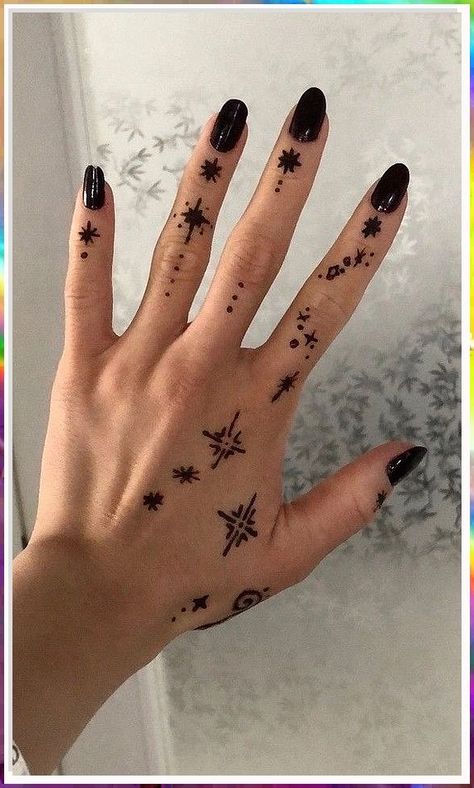 Henna Tattoo Designs Modern, Alternative Henna Designs, Simple Basic Mehndi Designs, Henna Nail Design, Henna On Fingers, Basic Henna Designs, Henna Finger Designs, Hand Tattoos Ideas, Girly Hand Tattoos