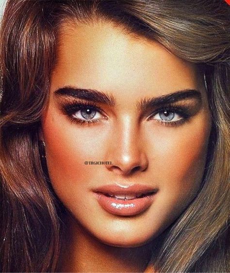 Brooks Shields, Brooke Shield, 90s Model Aesthetic, Brooke Shields Young, Phoenix Wallpaper, Classic Hollywood Glamour, 90s Model, Most Beautiful Eyes, Brooke Shields