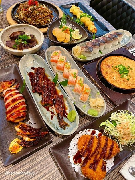 Japanese Cuisine Aesthetic, Authentic Japanese Food, Japanese Cafe Food, Small Plates Food, Japanese Restaurant Food, Aesthetic Japanese Food, Aesthetic Plates, Makanan Cepat Saji, Kue Macaroon