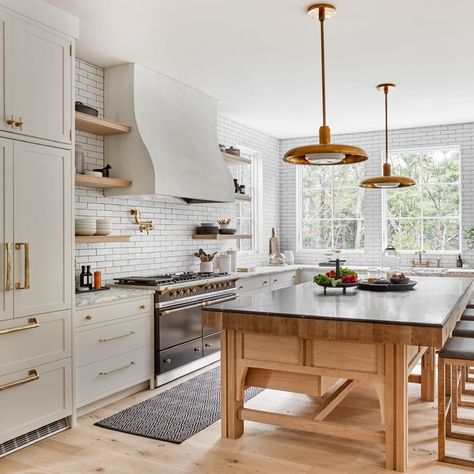 Tamara Magel, Hampton Kitchen, Transitional Style Kitchen, Hamptons Farmhouse, Hamptons Interior, Sofas Vintage, Hamptons Kitchen, Interiors Photography, Italy Home