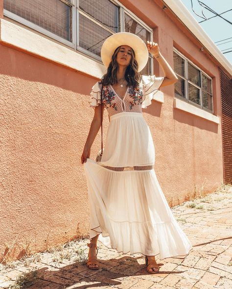 CHELSEA OWENS on Instagram: “Blown away by all the love and support + the fact that I hit 50k followers this week! Thank you for sticking around and loving fashion,…” Butterfly Sleeve Dress, Boho Dresses Long, Cotton Kaftan, Floral Embroidered Top, White Cotton Dress, Butterfly Sleeve, Column Dress, Edge Stitch, Vintage Maxi Dress